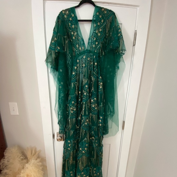 Emerald Tulle and Sequin Boho-Style Gown - Perfect for Maternity Photo Shoot - Picture 5 of 9